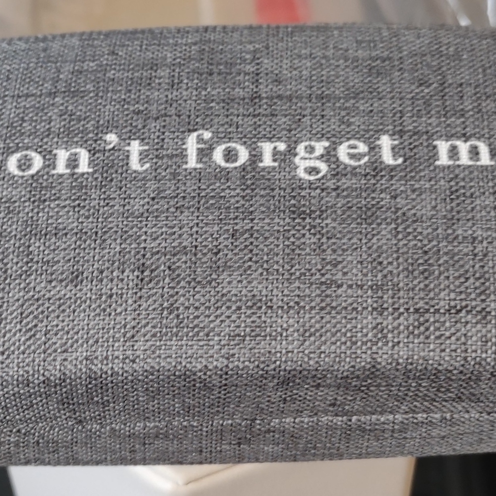 Women’s Gray Glasses Case - 'Don't Forget Me' Print
